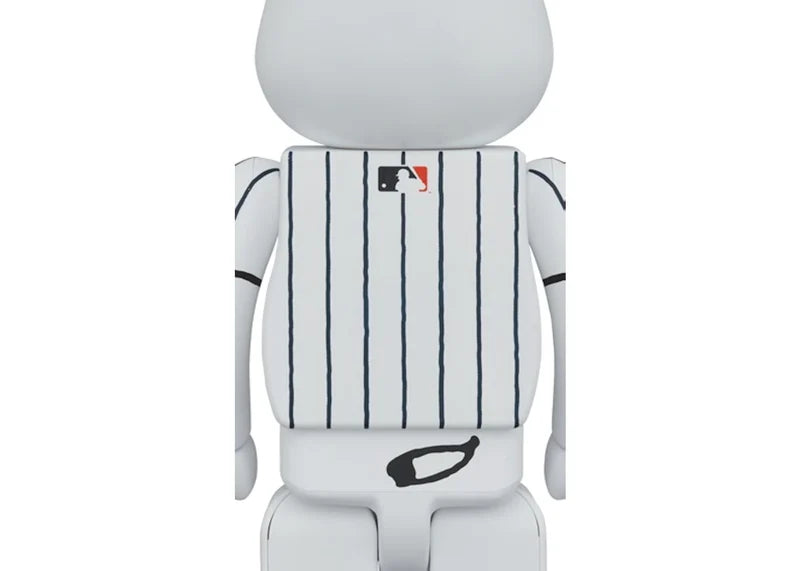 Bearbrick x Peanuts x MLB New York Yankees Snoopy 100% & 400% Set