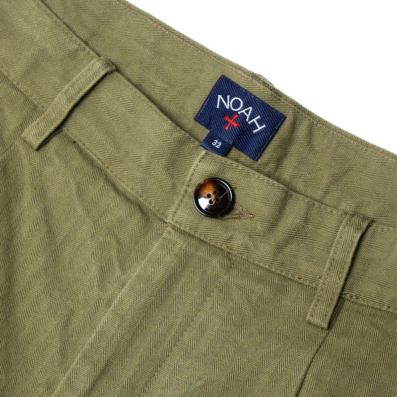 Noah | Classic Double-Pleat Herringbone Pant Color : Army Green