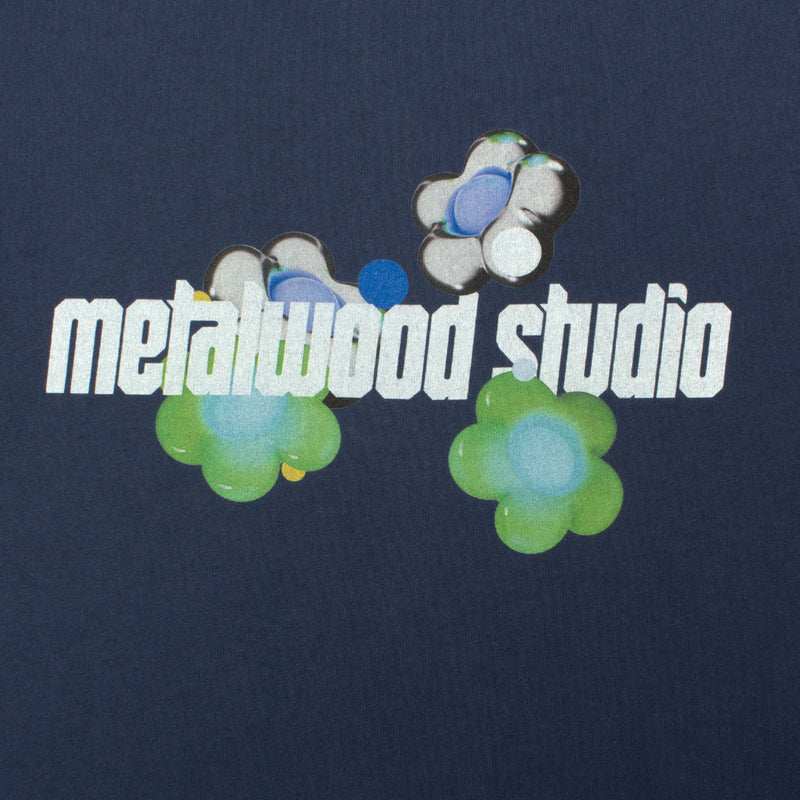 <ul> <li><span style="color: #cccccc;">Metalwood | Metal Flower T-Shirt</span></li> <li><span style="color: #cccccc;">Color : Navy</span></li> </ul>
