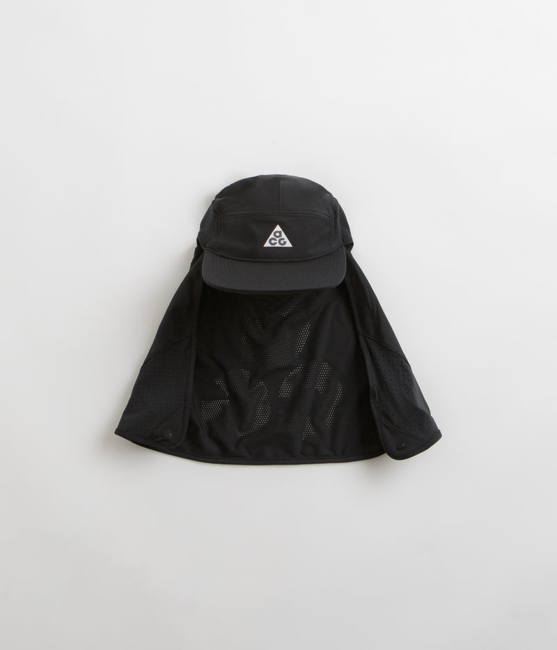 Nike ACG Cape Fly Cap in Black and Reflective Silver