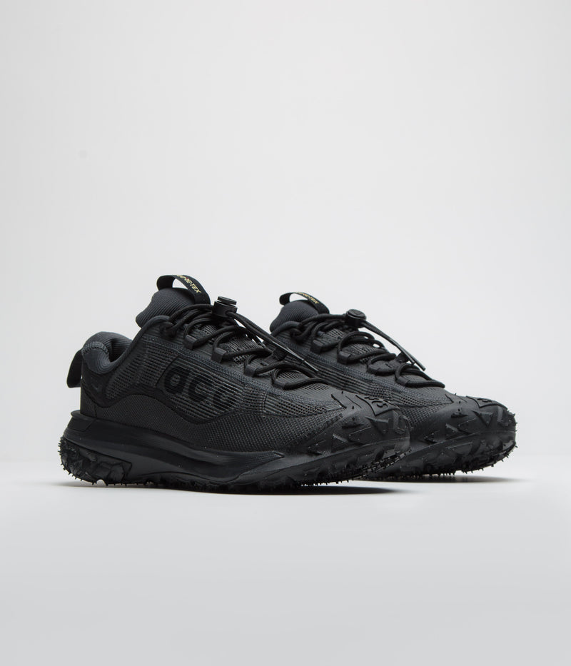 Nike ACG Mountain Fly 2 Low GTX Shoes in Dark Smoke Grey and Black and Black - Anthracite