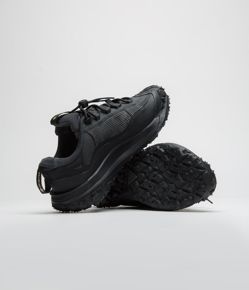 Nike ACG Mountain Fly 2 Low GTX Shoes in Dark Smoke Grey and Black and Black - Anthracite