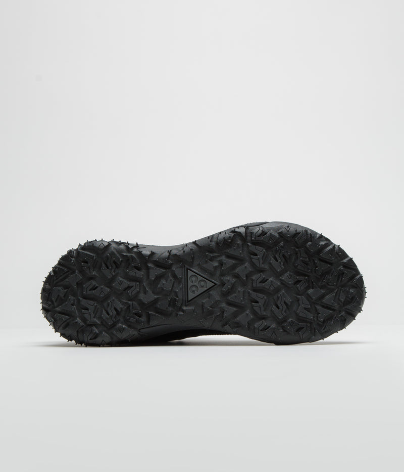 Nike ACG Mountain Fly 2 Low GTX Shoes in Dark Smoke Grey and Black and Black - Anthracite