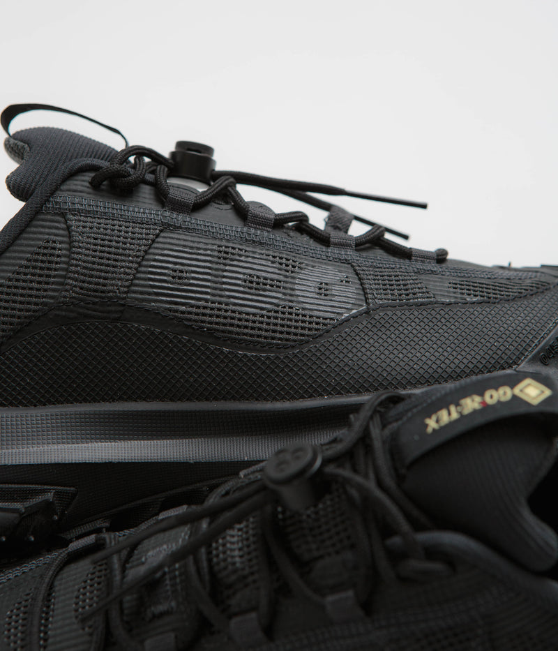 Nike ACG Mountain Fly 2 Low GTX Shoes in Dark Smoke Grey and Black and Black - Anthracite