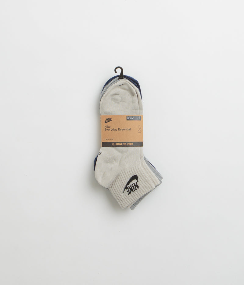 Nike Everyday Essential Ankle Socks (3 Pair) in Multi