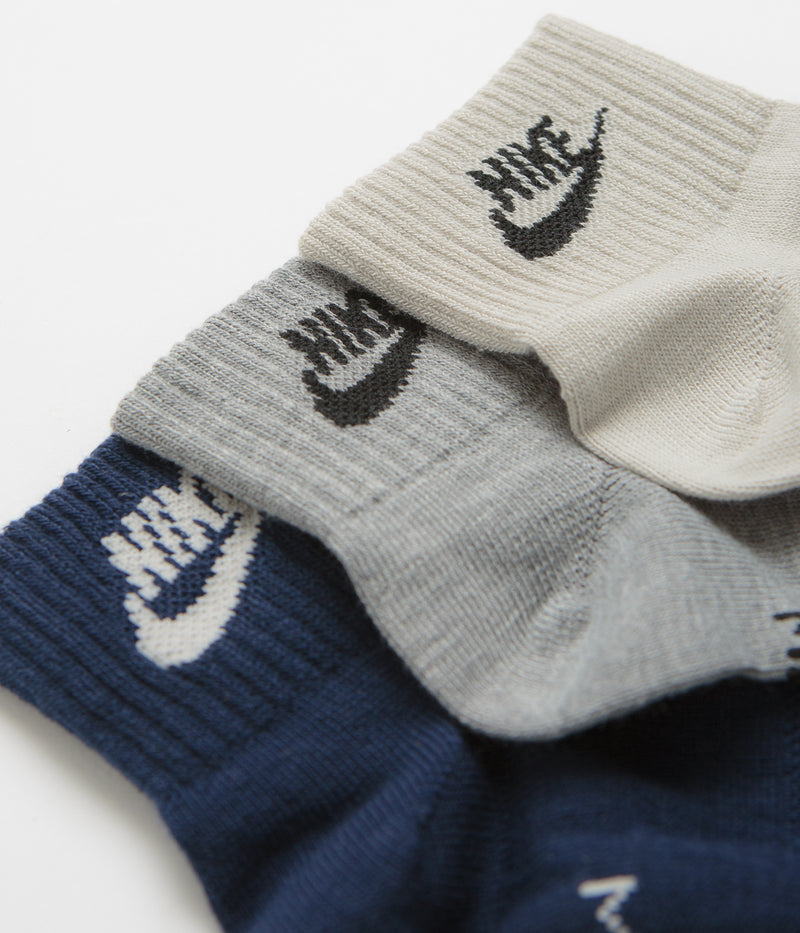Nike Everyday Essential Ankle Socks (3 Pair) in Multi