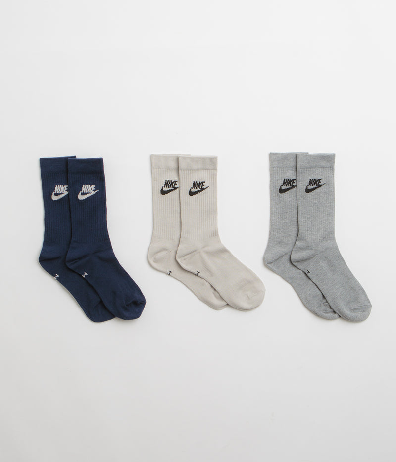 Nike Everyday Essential Crew Socks (3 Pair) in Multi and Multi