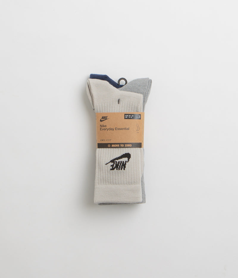 Nike Everyday Essential Crew Socks (3 Pair) in Multi and Multi