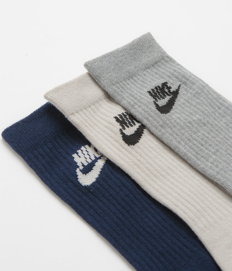 Nike Everyday Essential Crew Socks (3 Pair) in Multi and Multi