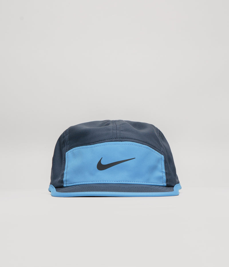 Nike Fly Cap in Thunder Blue and University Blue / Black