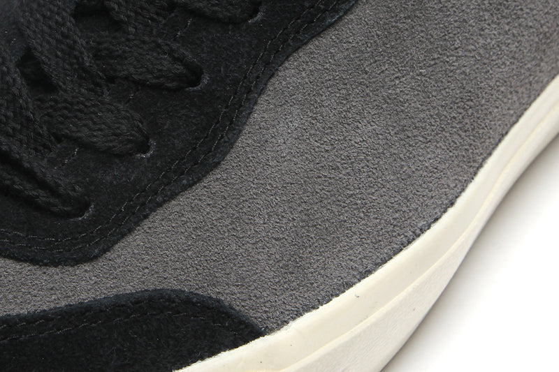 Last Resort AB | VM004 Milic Lo Color : Black Graphite / White